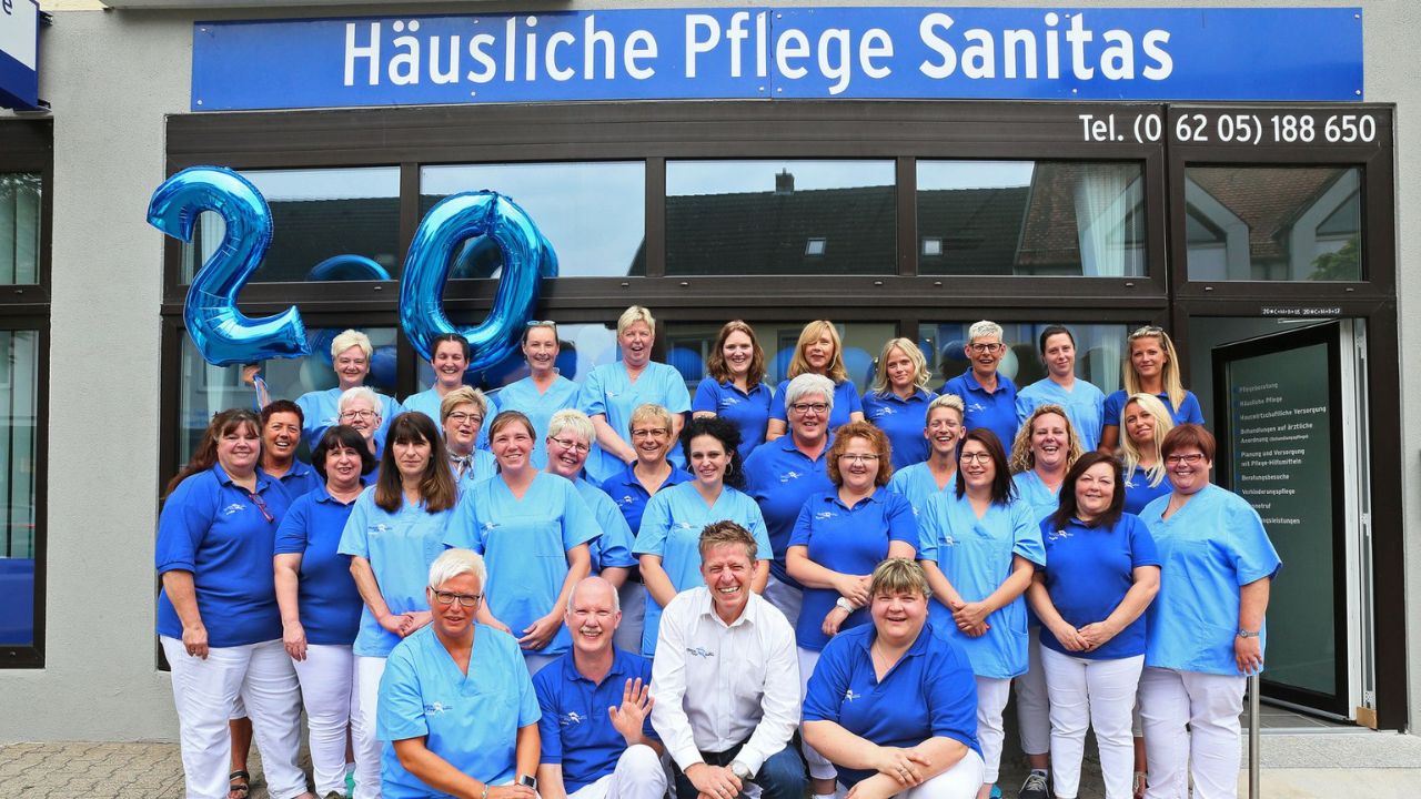 pflege-sanitas-galerie-04 Pflege Sanitas 20 Jahre Jubiläum Teamfoto